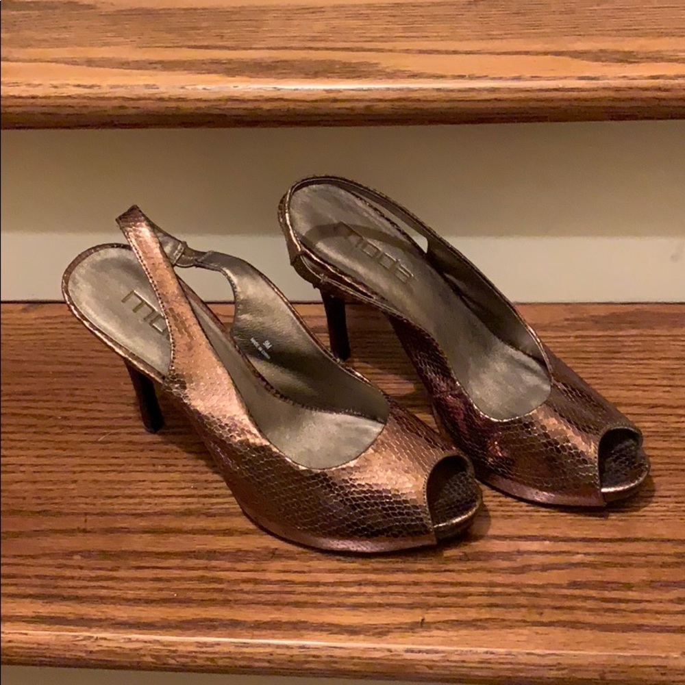 Shoes - Picture 1 of 7